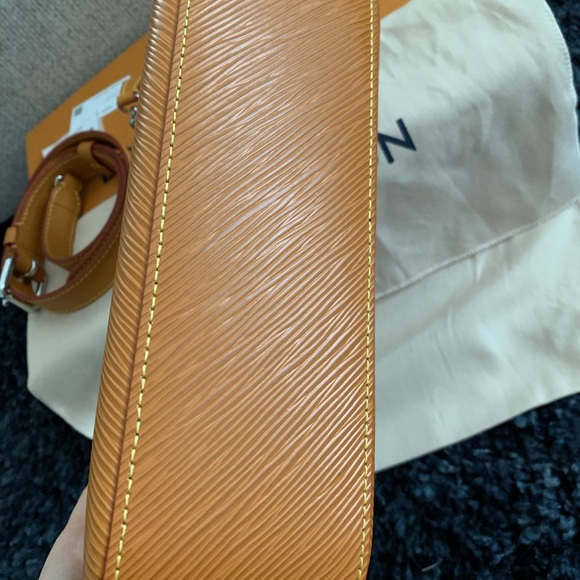 Louis Vuitton Marelle shoulder crossbody bag - Picture 4 of 10